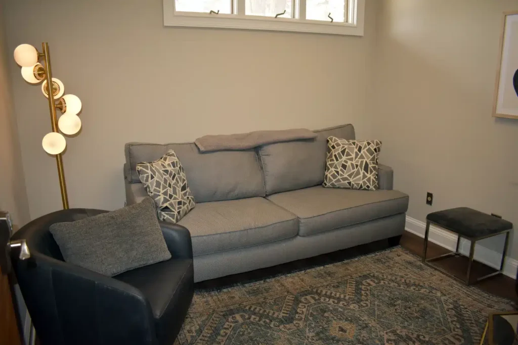 serenity-grove-comfortable-therapy-lounge