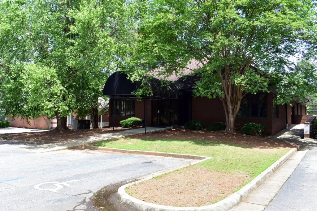 serenity-grove-main-entrance-awning